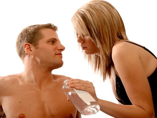 Lai palielinātu dzimumlocekli, treniņa laikā izmantojiet masāžas eļļu.