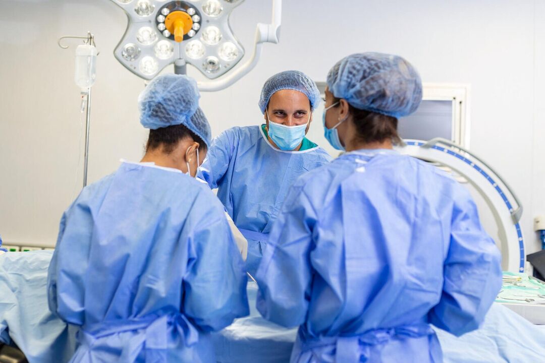 Plastikas ķirurgi veic operācijas, lai palielinātu vīrieša dzimumlocekli